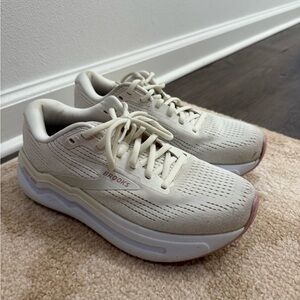 Brooks Women’s Ghost Max 2 Running Shoes